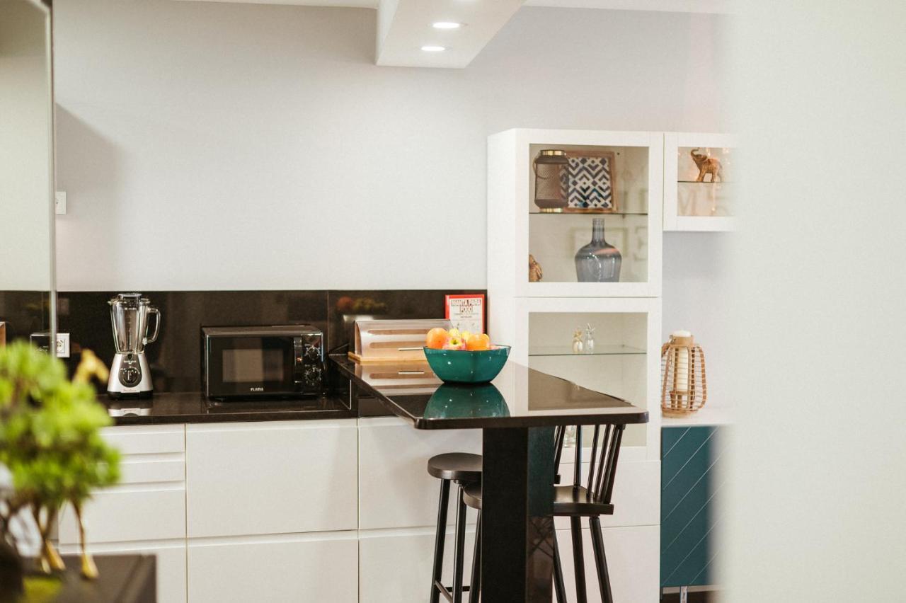 Rym Apartment - Madalenas ฟุงชาล ภายนอก รูปภาพ