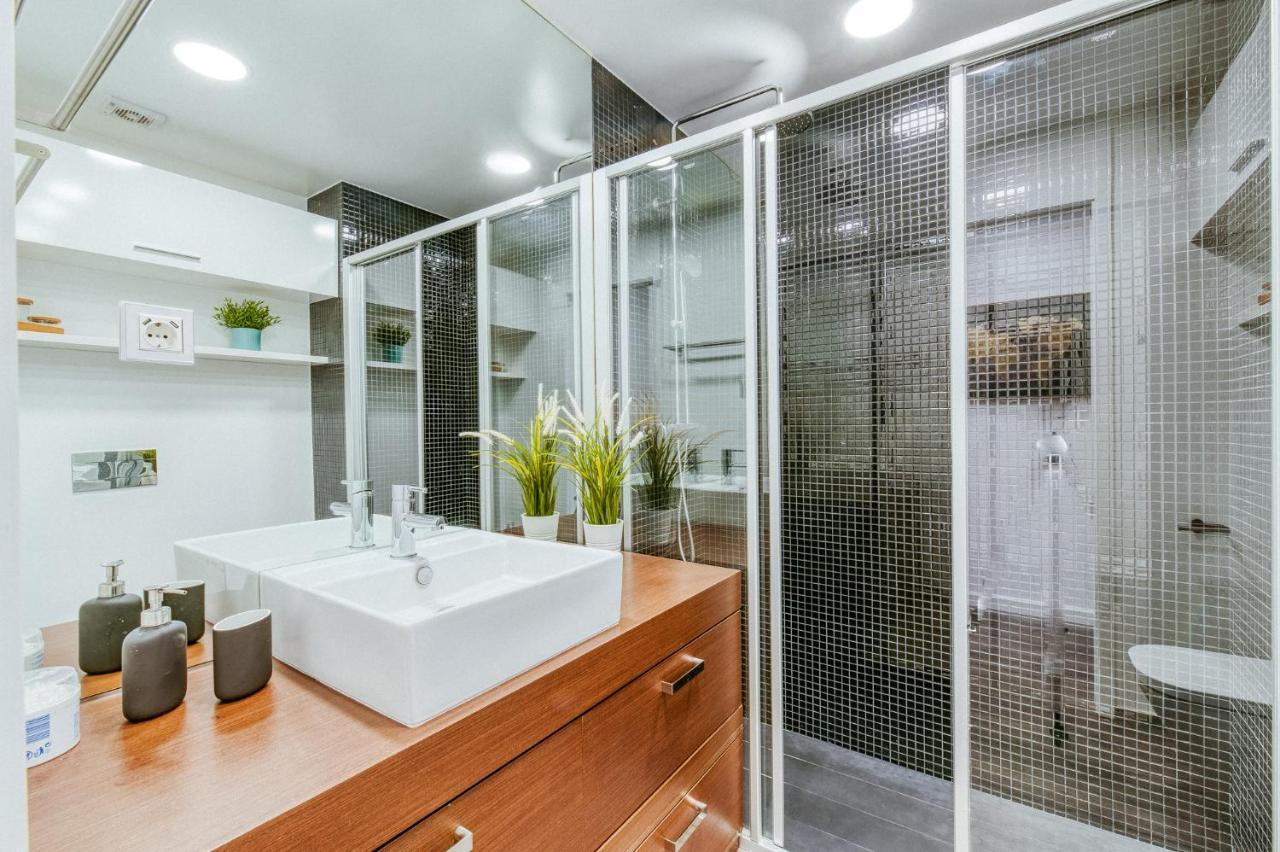 Rym Apartment - Madalenas ฟุงชาล ภายนอก รูปภาพ