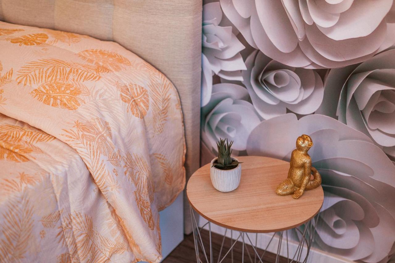Rym Apartment - Madalenas ฟุงชาล ภายนอก รูปภาพ